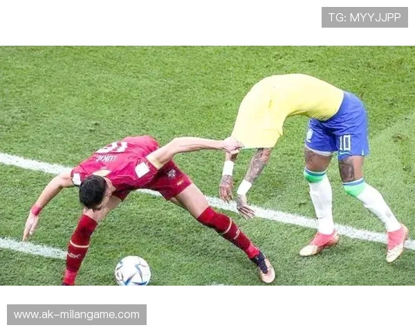 内马尔高速带球躲过三人冲击